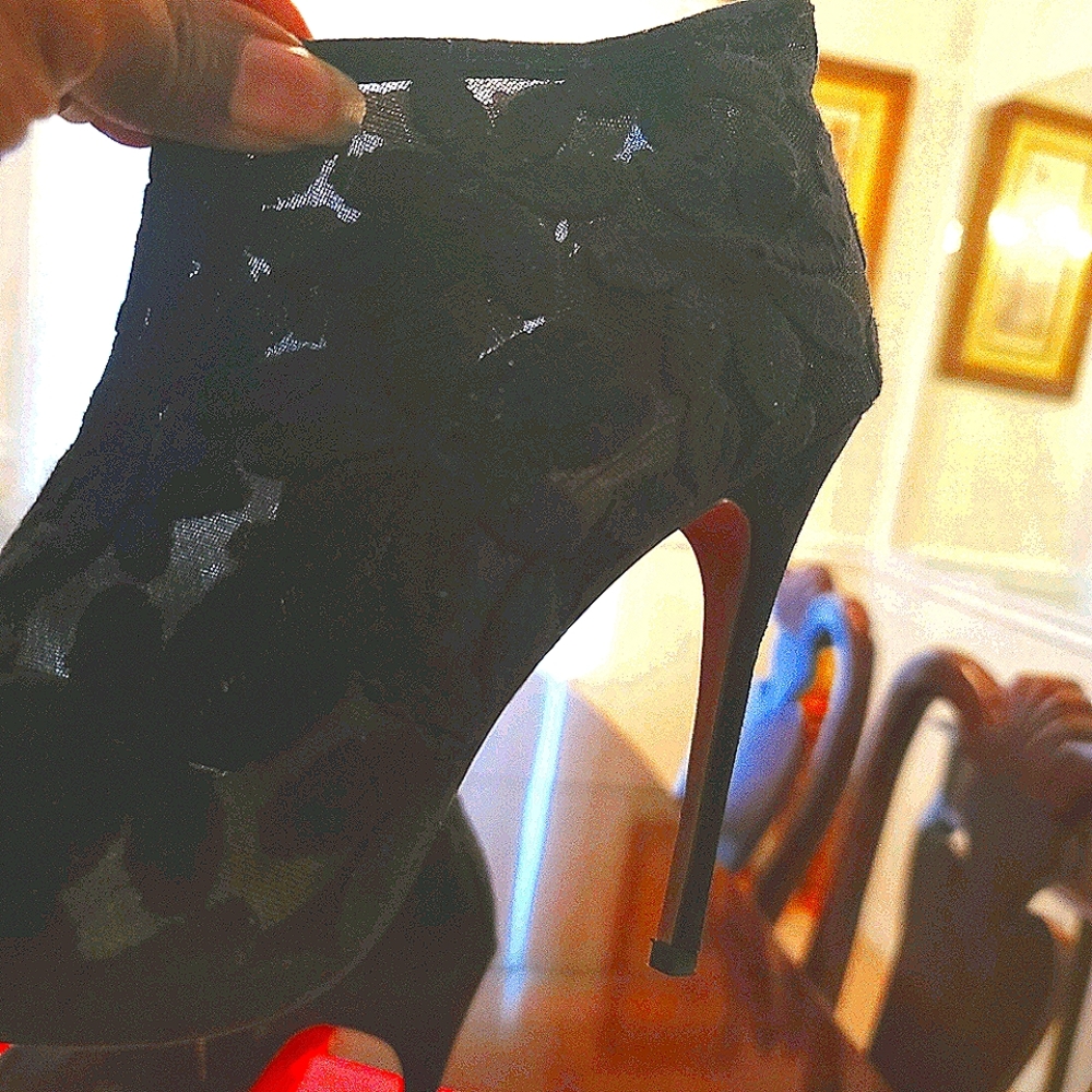 Betsy Johnson Marlene 5' Black fabric bootie